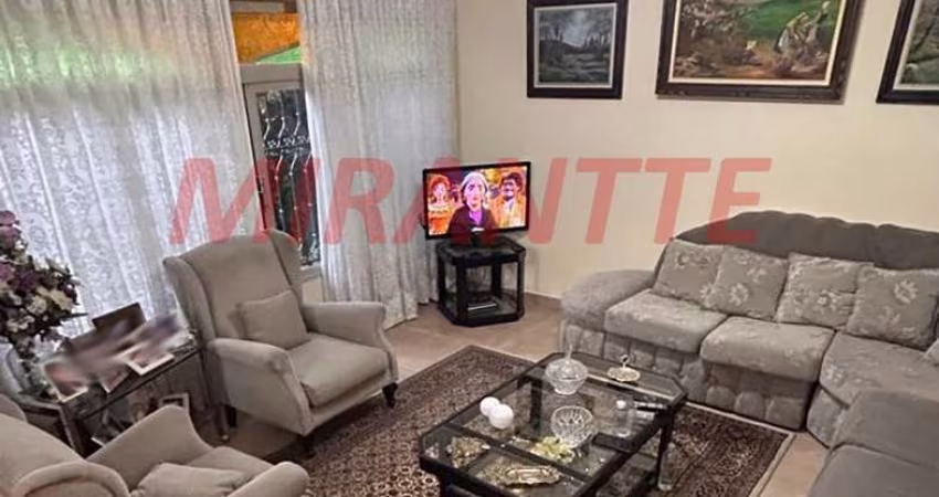 Sobrado de 232m² com 4 quartos em Santa Terezinha