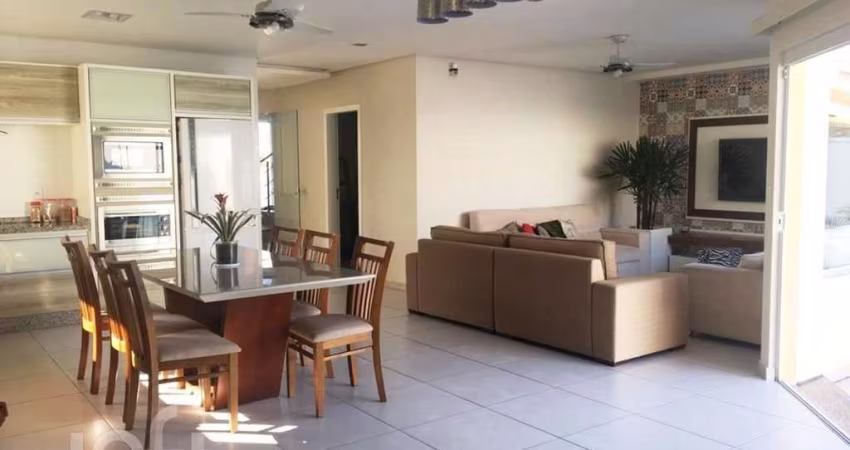 Casa à venda em Ressacada com 321 m², 4 quartos, 1