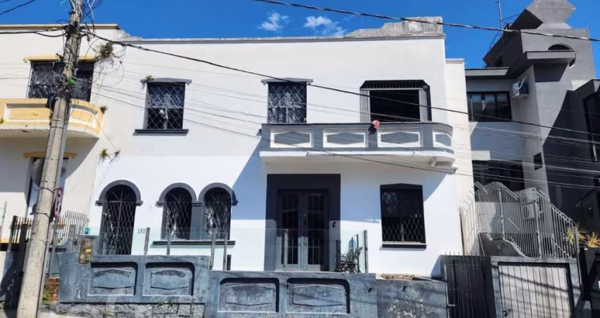 Casa à venda em Centro com 121 m², 5 quartos, 1 va