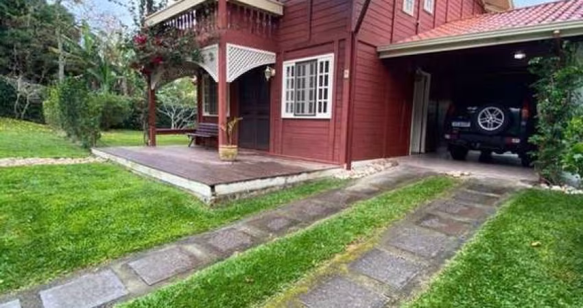 Casa à venda em Cacupé com 200 m², 3 quartos, 1 su