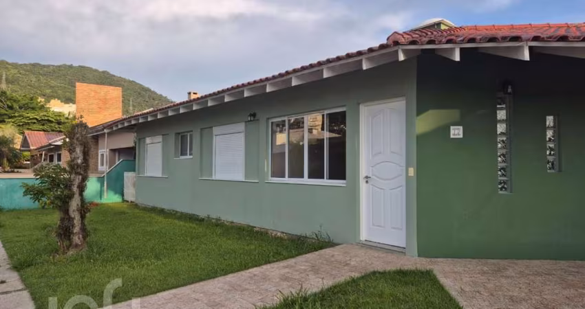 Casa à venda em Itacorubi com 166 m², 4 quartos, 1