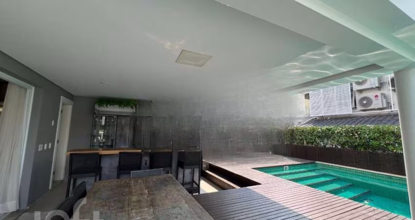 Casa à venda em Itacorubi com 580 m², 4 quartos, 2