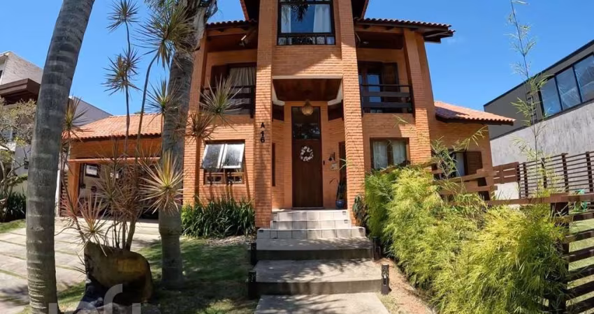Casa à venda em Rio tavares central com 230 m², 3
