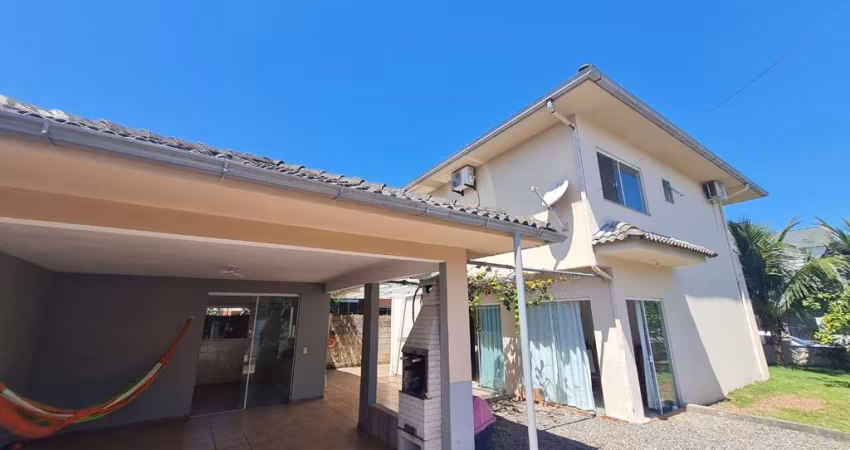 Casa de 3 dormitórios à venda no Campeche