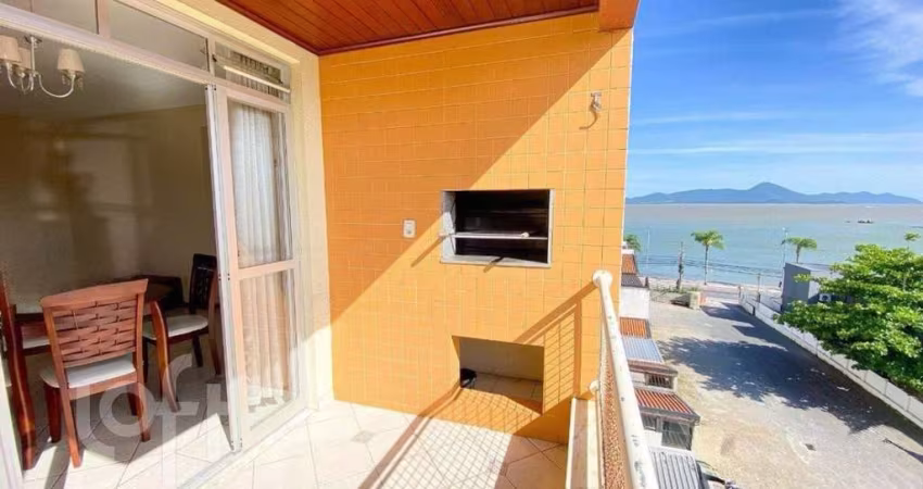 Apartamento à venda em Coqueiros com 74 m², 2 quar