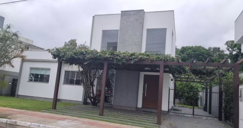 Casa de 3 dormitórios em condomínio fechado