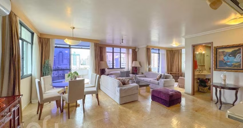 Apartamento à venda em Centro com 211 m², 4 quarto
