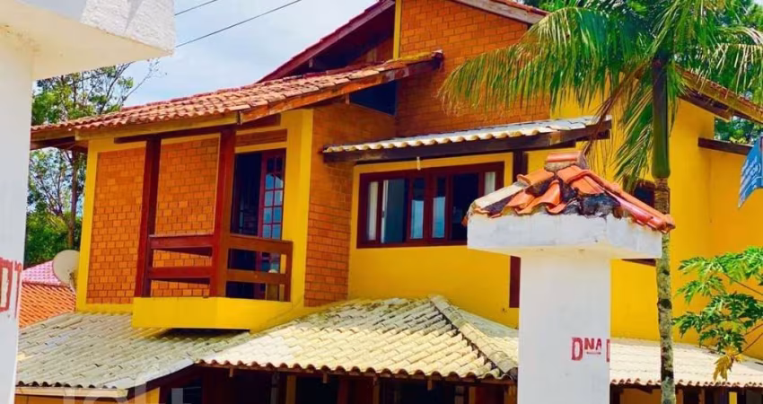 Casa à venda em Caiacanga com 257 m², 7 quartos