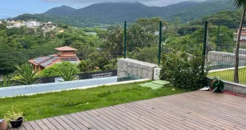 Casa à venda em Lagoa da Conceição com 234 m², 3 q