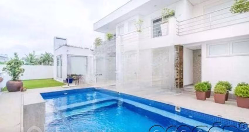 Casa à venda em Jurere Oeste com 360 m², 4 quartos