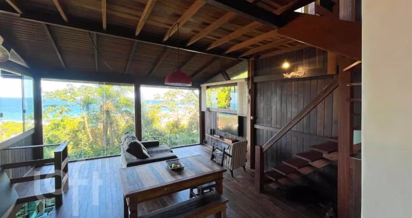 Casa à venda em Armação com 180 m², 3 quartos, 2 s