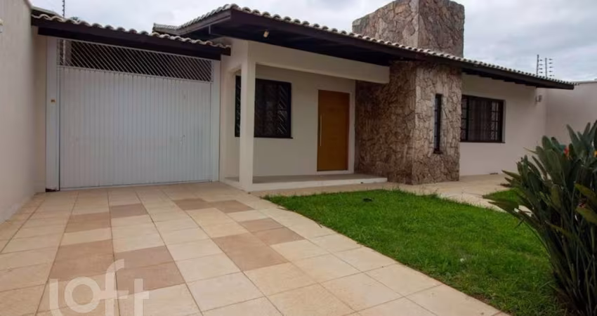 Casa à venda em Itacorubi com 195 m², 3 quartos, 1