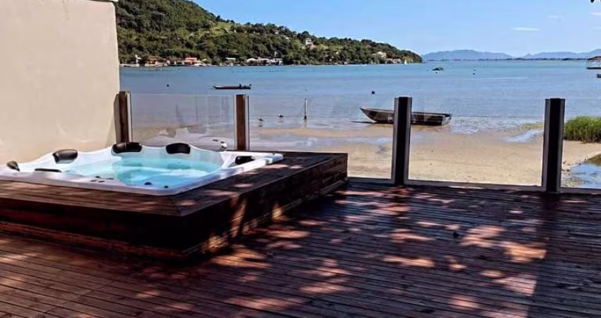 Casa à venda em Alto Ribeirão com 106 m², 3 quarto