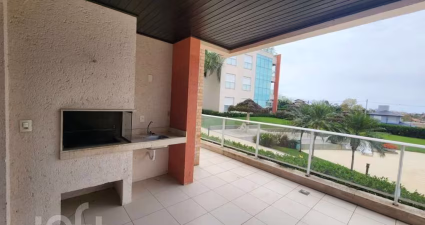 Apartamento à venda em Santinho com 186 m², 4 quar