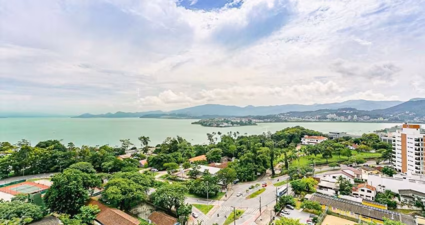 Cobertura duplex com vista mar à venda no Centro