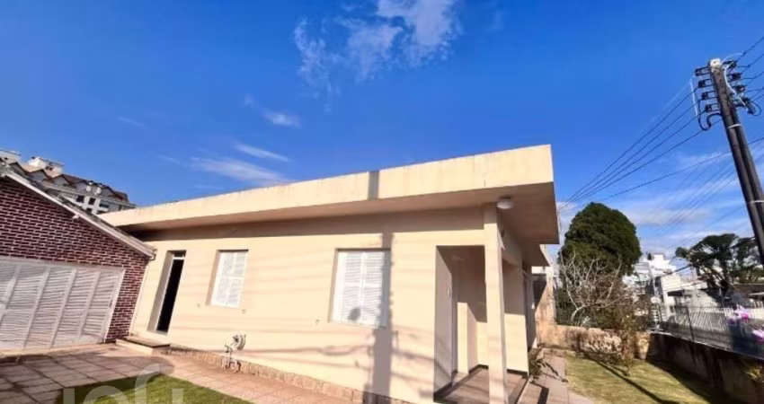 Casa à venda em Coqueiros com 140 m², 4 quartos, 1