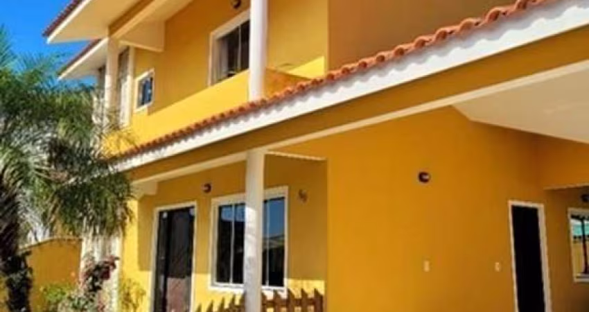 Casa à venda em Alto Ribeirão Leste com 228 m², 3