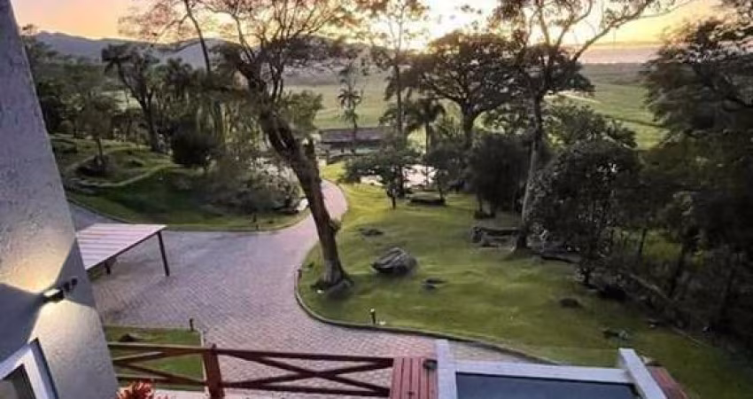 Casa à venda em Pântano do Sul com 600 m², 7 quart