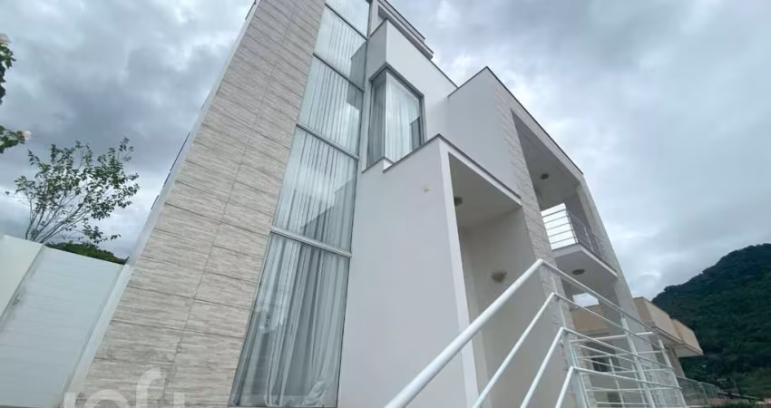 Casa à venda em Lagoa da Conceição com 336 m², 3 q