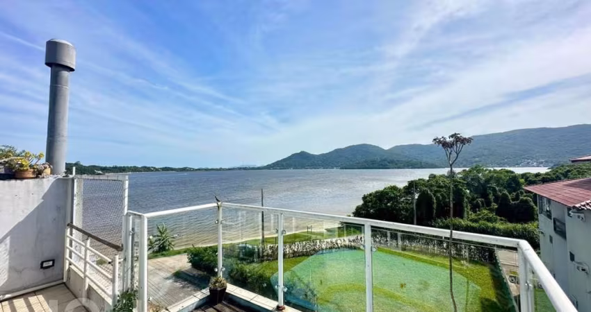 Apartamento à venda em Lagoa da Conceição com 133