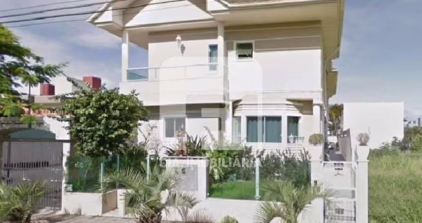 Condomínios com 3 casas residenciais em Jurerê
