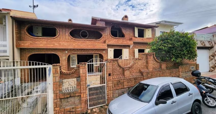 Casa à venda em Coqueiros com 151 m², 4 quartos, 1