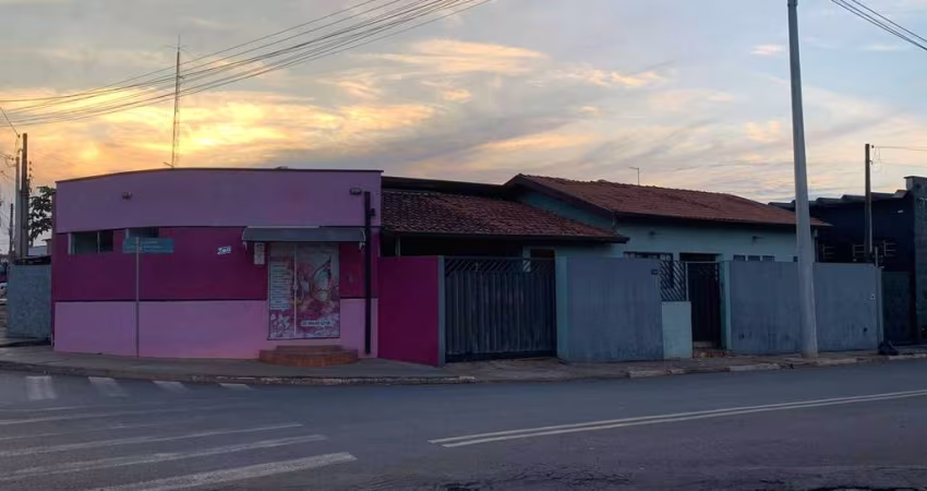 Casa com sala comercial em Engenheiro Coelho - SP