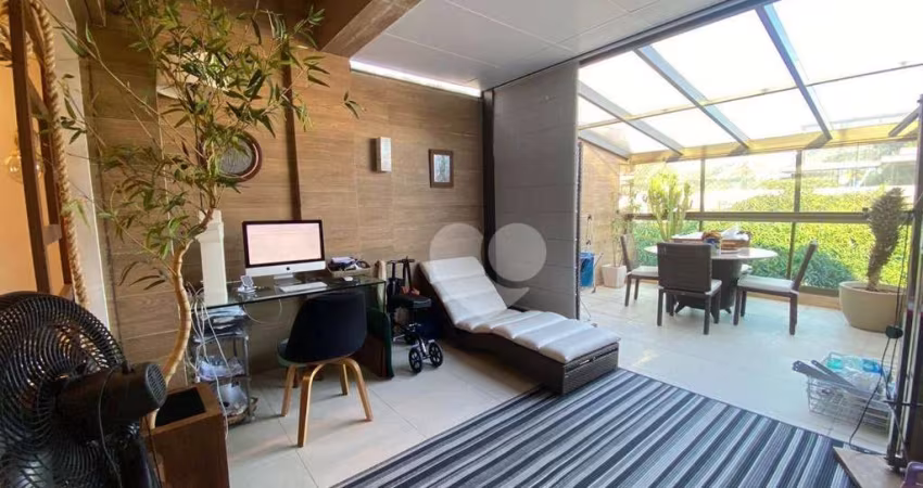 Jardim Oceânico - Cobertura Duplex reformada com mezanino com Churrasqueira, vista livre para a Pedra da Gávea com boa piscina. Barra da Tijuca/RJ.