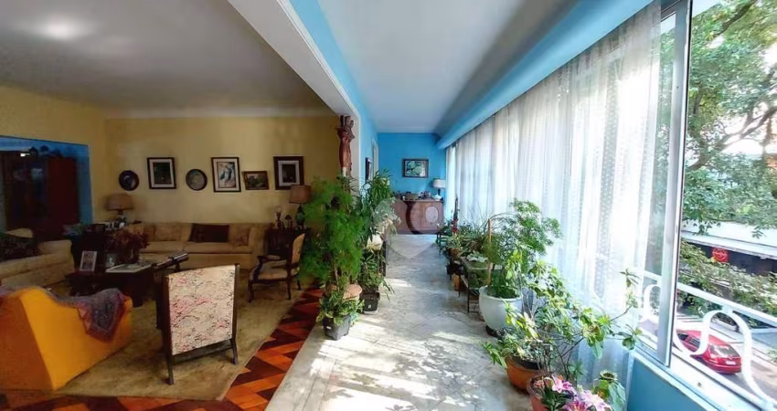 Apartamento com 4 quartos à venda, 223 m²