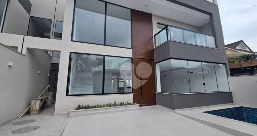 Condomínio Bothanica Nature - Casa Triplex em projeto Contemporâneo e recém construída de 4 quartos com 3 Suítes. Recreio dos Bandeirantes/RJ.