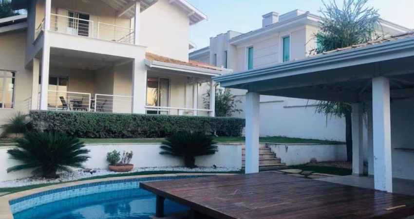 Casa no Alphaville Campinas para locação, com 4 suítes (1 suíte - máster com closet), piscina, espaço gourmet e 4 garagens.