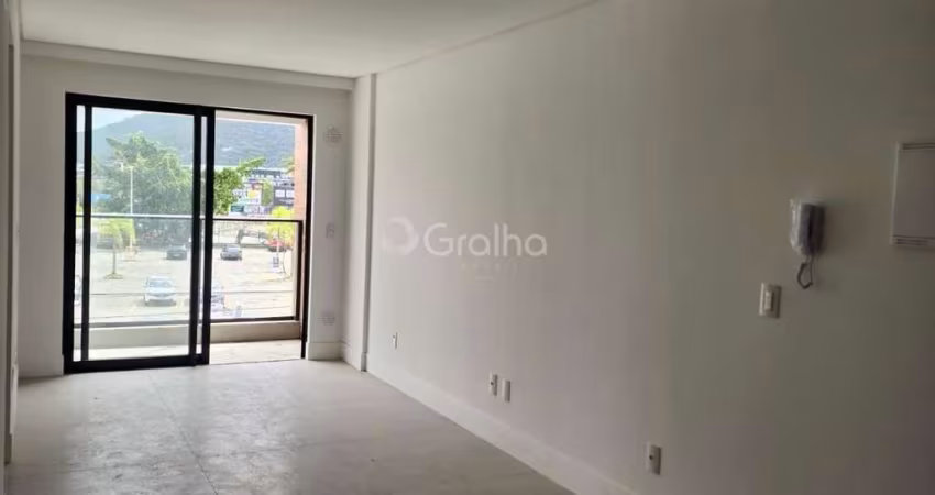 Apartamento com 2 quartos sendo 1 suíte no bairro Saco Grande em Florianópolis