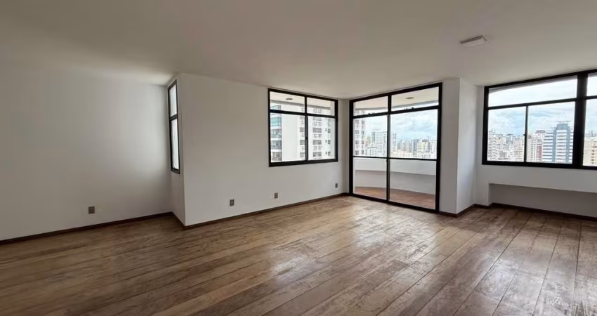 Apartamento de 4 dorms no bairro Centro