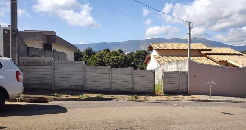 Terreno à venda na Alameda Jundiaí, Jardim do Lago, Atibaia