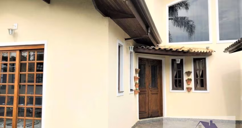 Sobrado Condomínio à Venda - Itapecerica da Serra - SP