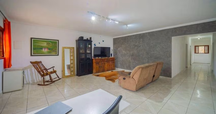 Casa com 4 Quartos, todos Suítes, 1770 Metros de terreno.