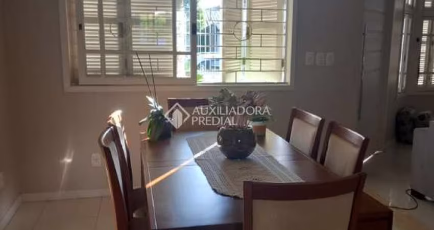 Casa com 4 quartos à venda na Avenida Salvador Leão, 578, Sarandi, Porto Alegre
