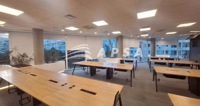 NO CORAÇÃO PULSANTE DO LEBLON, NA ICÔNICA ATAULFO DE PAIVA, UM ANDAR COMERCIAL DE 400M² SE DESTACA C