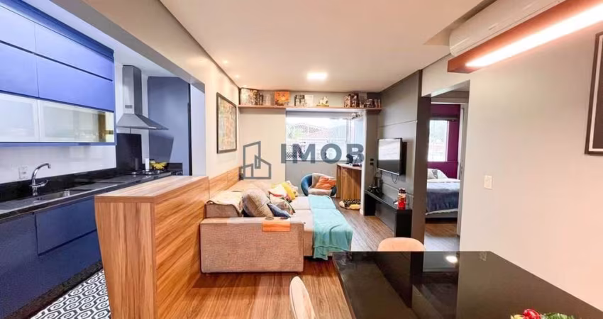 Apartamento mobiliado com sacada e churrasqueira