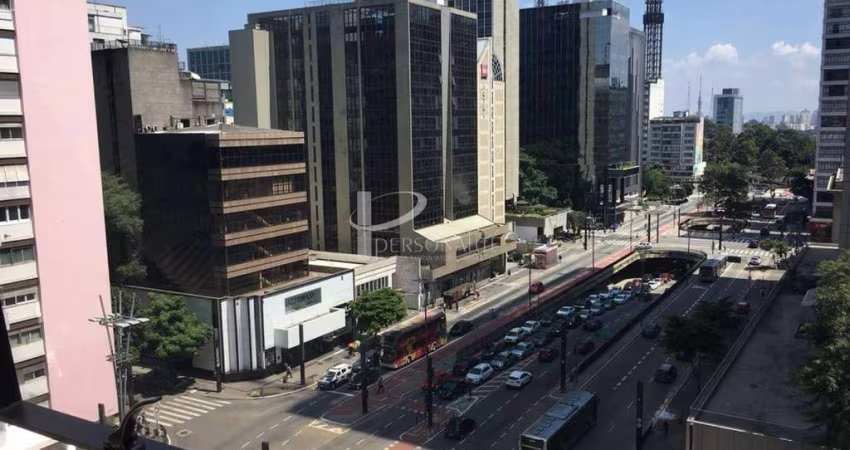 Sala com 140m² para alugar na Av. Paulista em frente à estação Consolação do metrô.