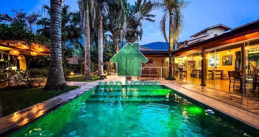Casa Espetacular em Condomínio Fechado com 900m² de Lote