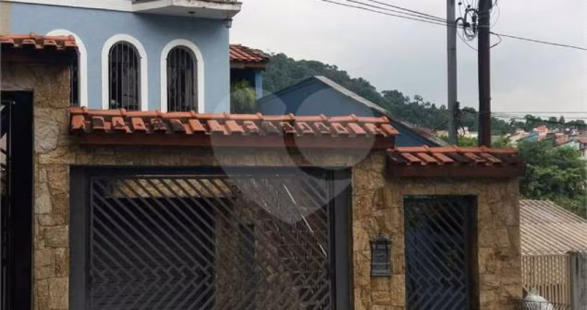 Sobrado à venda - 3 quartos - Tremembé