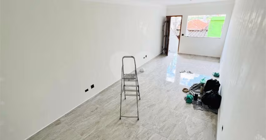 Sobrado novo com 3 quartos na vila Mazzei