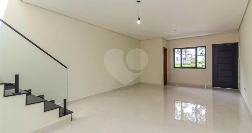 Descubra seu novo lar! Sobrado novíssimo à espera de você