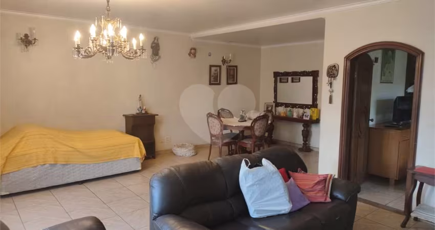 Sobrado em condomínio a venda em Santana