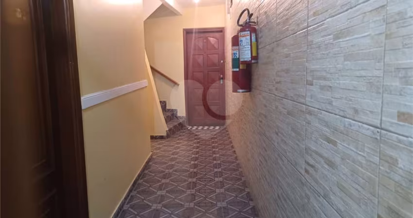 Apartamento super bem localizado, com 01 dormitório e armário embutido