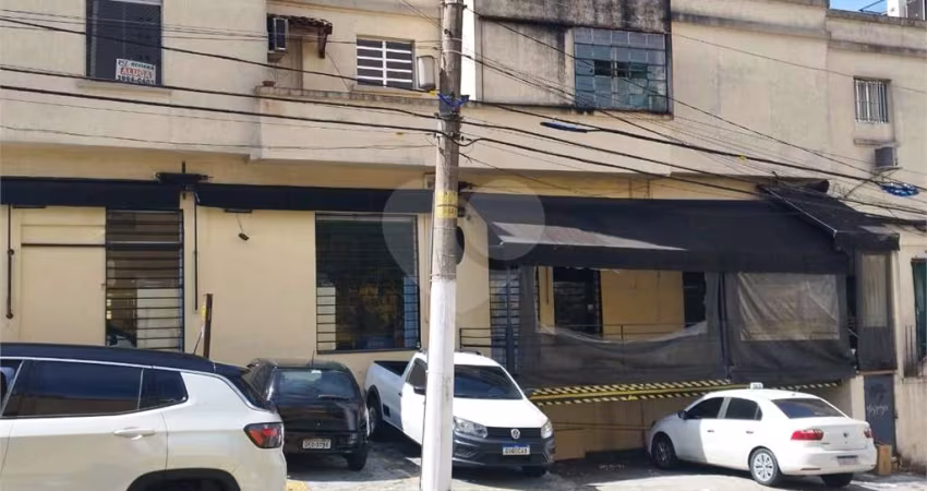 Prédio Comercial de Esquina: Visibilidade, Funcionalidade e Oportunidade Única para Negócios!