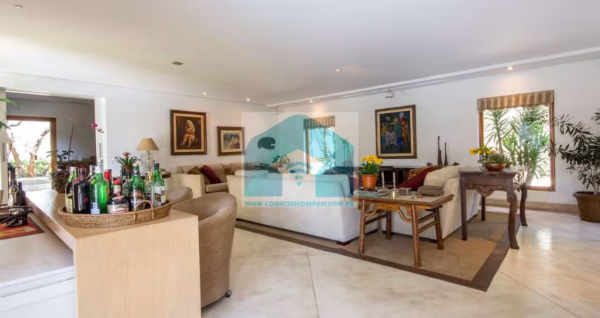 Casa com tres suites, cinco vagas de garagem