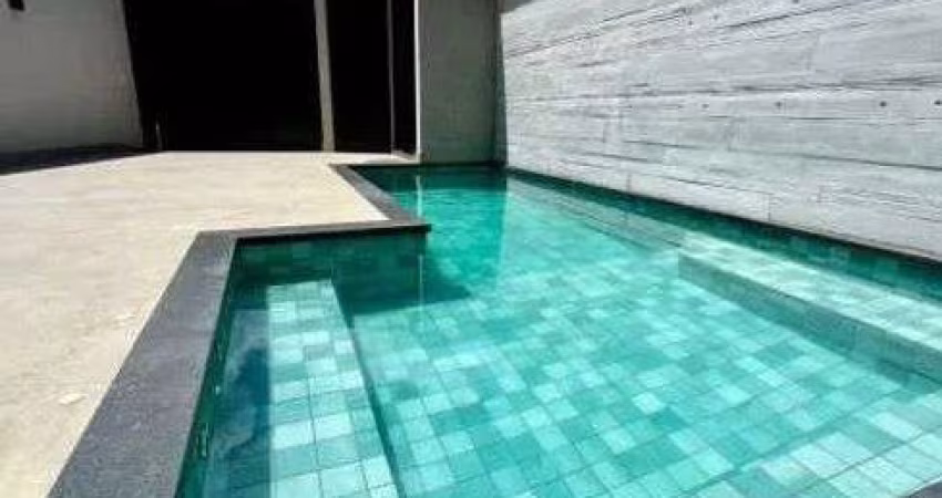 Casa em Condomínio : Triplex / Residencial / Vargem Grande