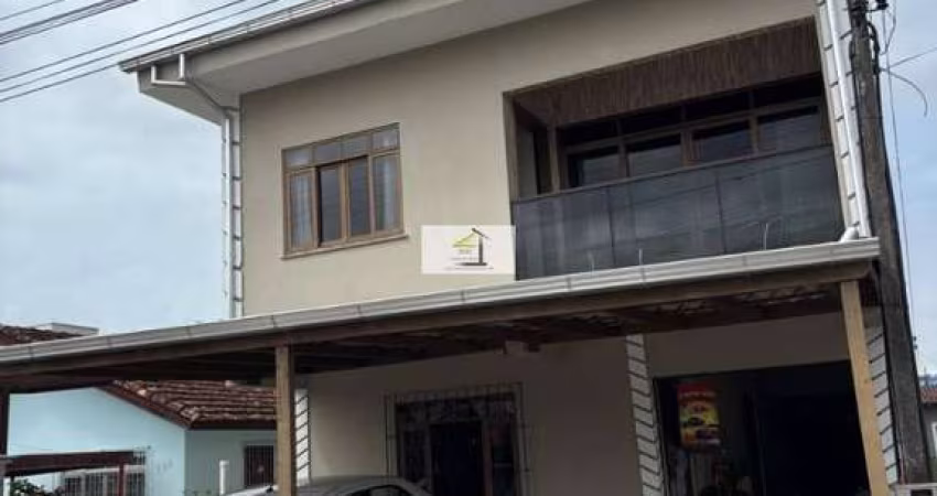 Conjunto de 02 sobrados e uma casa de madeira  à venda - Praia João Rosa